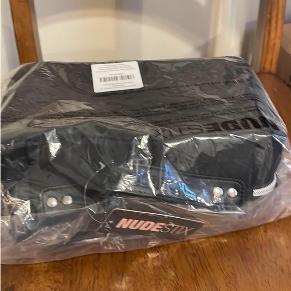 NEW Nudestix hanging travel case - Picture 4 of 4